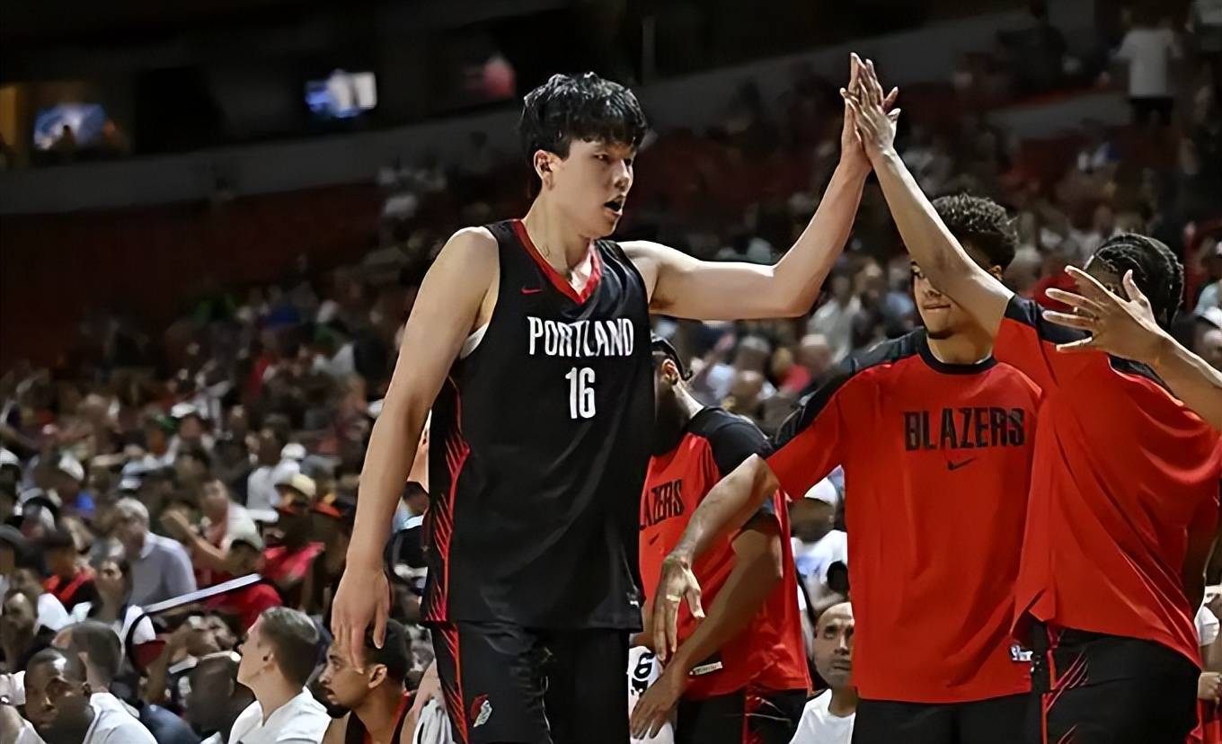 包含波特兰开拓者训练开放日，冲刺阶段防线松动引欢呼，NBA总决赛在即，团队化学反应显著的词条-爱游戏娱乐