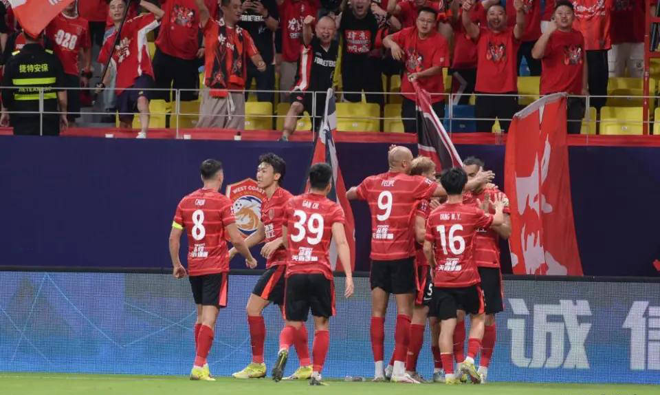 多特蒙德发布备战花絮;今晨绝杀压哨;亚冠任务艰巨;年轻球员得到机会 多特蒙德发布备战花絮;今晨绝杀压哨;亚冠任务艰巨;年轻球员得到机会