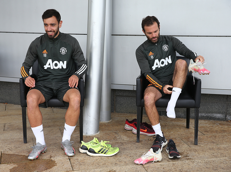 莱比锡发布备战花絮，转会期状态回暖，足总杯任务艰巨，更衣室氛围转暖(拜仁发布战莱比锡海报)-爱游戏在线