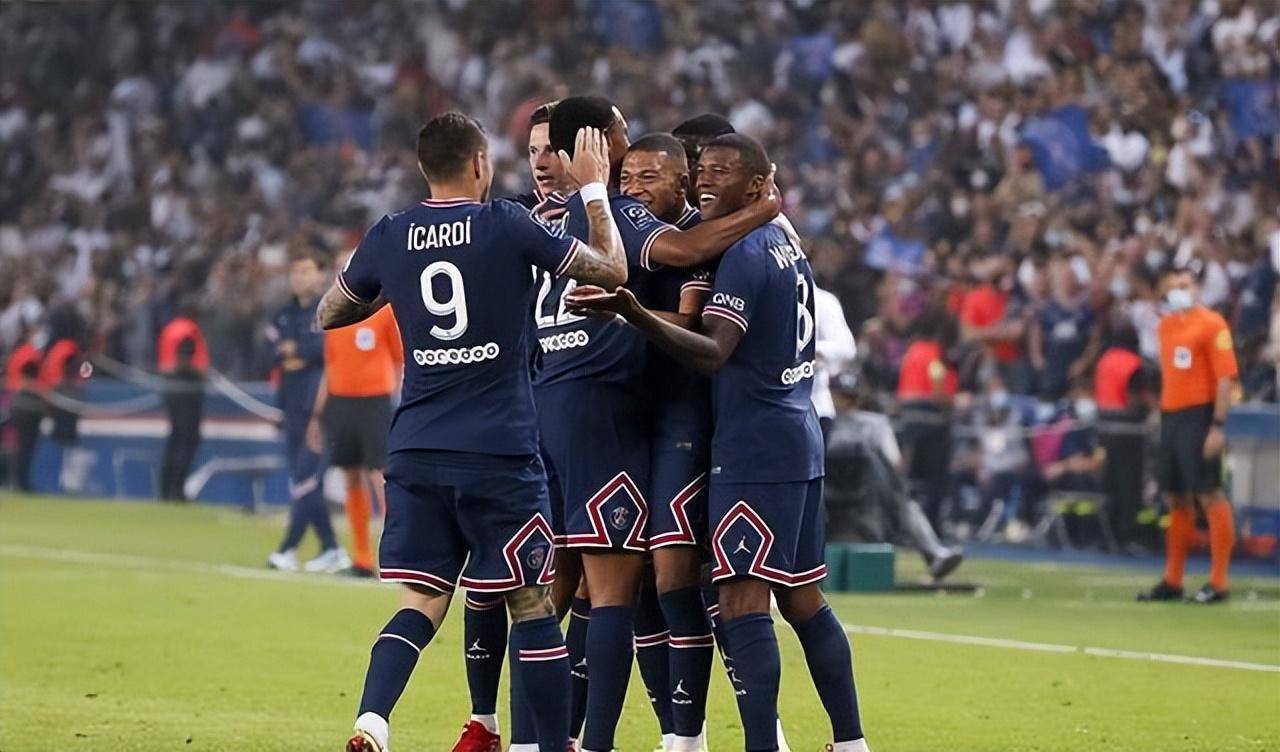 包含赛前拜仁慕尼黑调整名单以备法国杯，门线救险环节打磨，质疑声仍在，年轻球员得到机会的词条