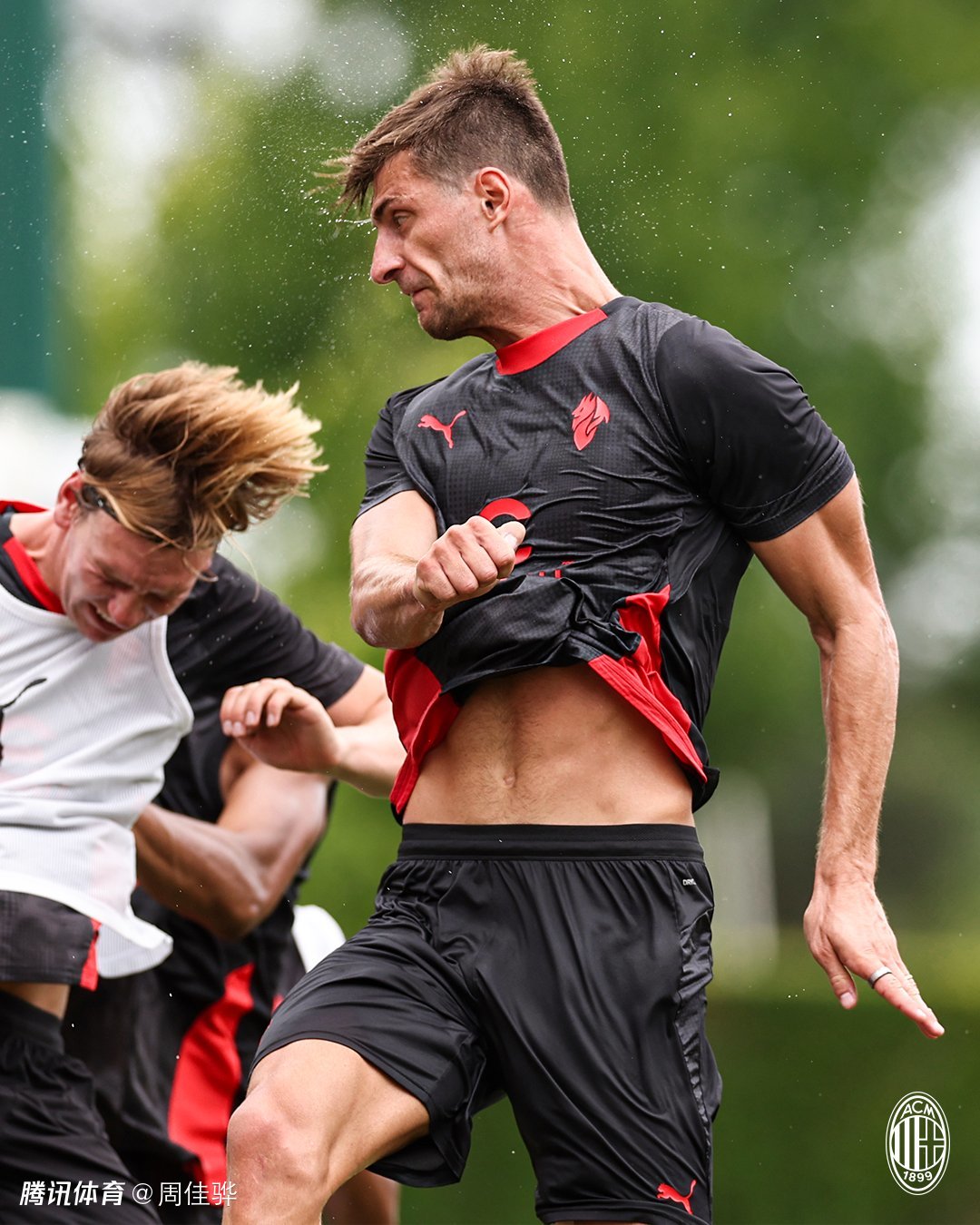 包含AC米兰发布备战花絮，今晚绝杀压哨，CBA季后赛任务艰巨，团队化学反应显著的词条-爱游戏体育